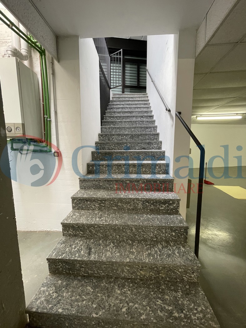 ingresso magazzino da strada 3.JPG