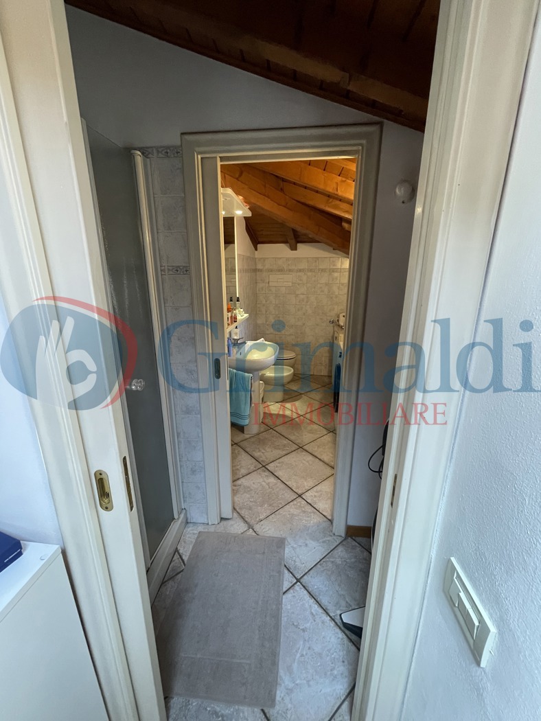 mansarda ingresso bagno doccia.JPG