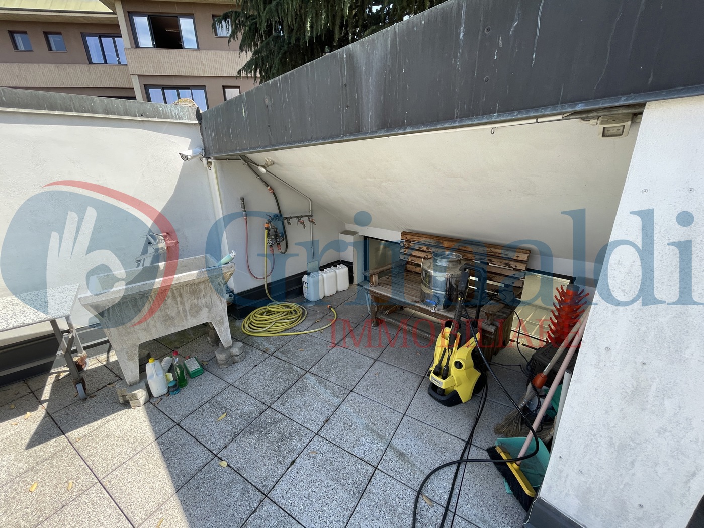 terrazzo angolo luce acqua gas scarico.JPG
