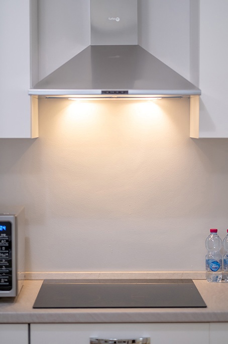 Cucina con piano a induzione.jpg