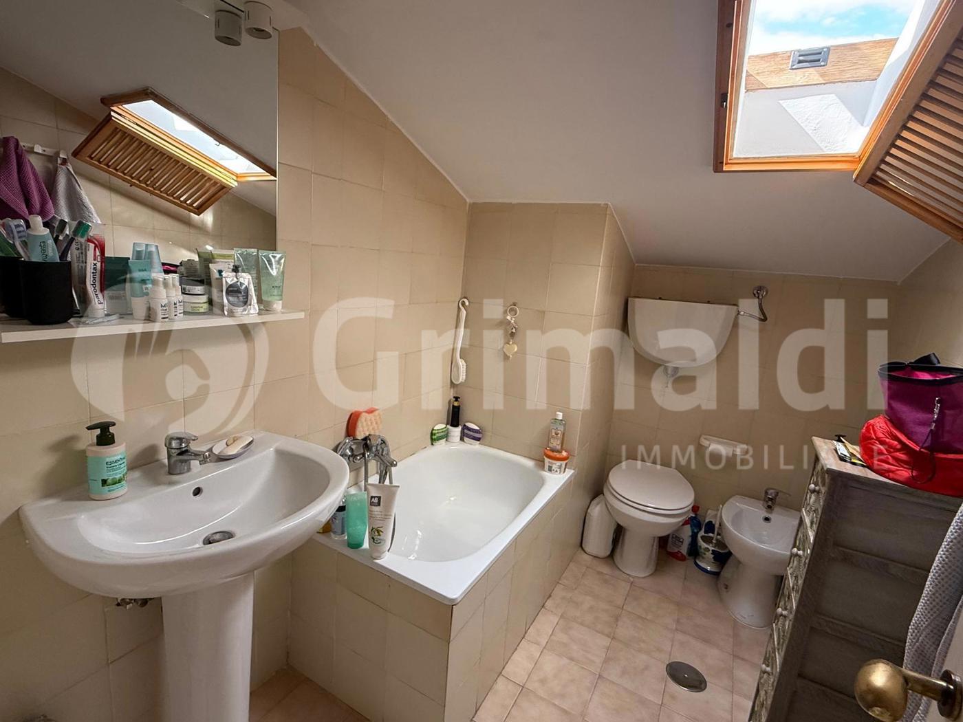 bagno con vasca (2).jpeg