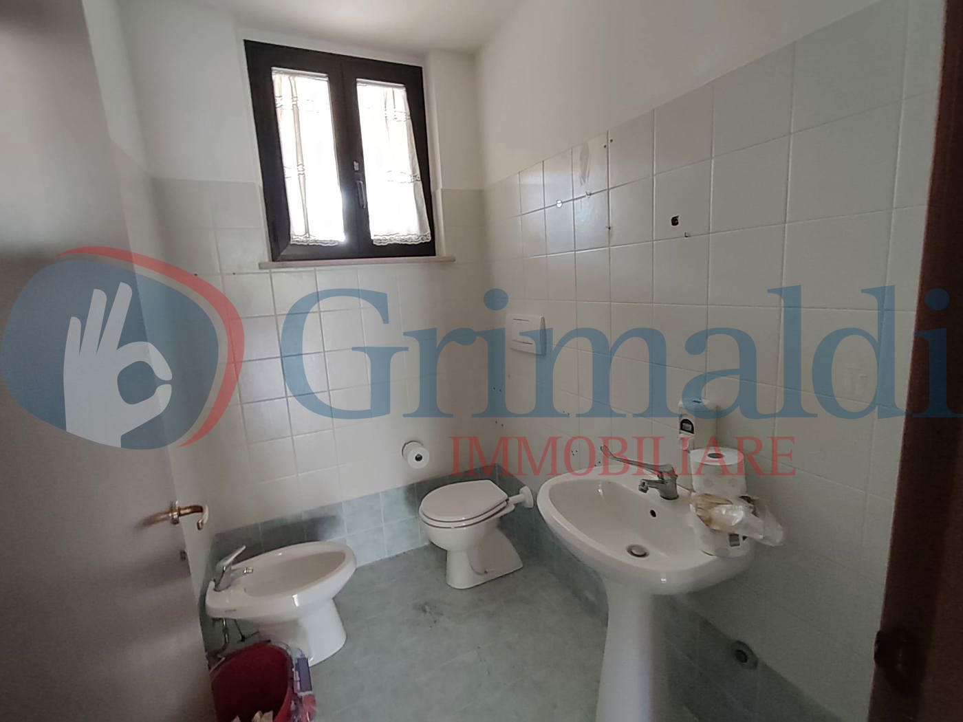 bagno con finestra _no doccia.jpeg