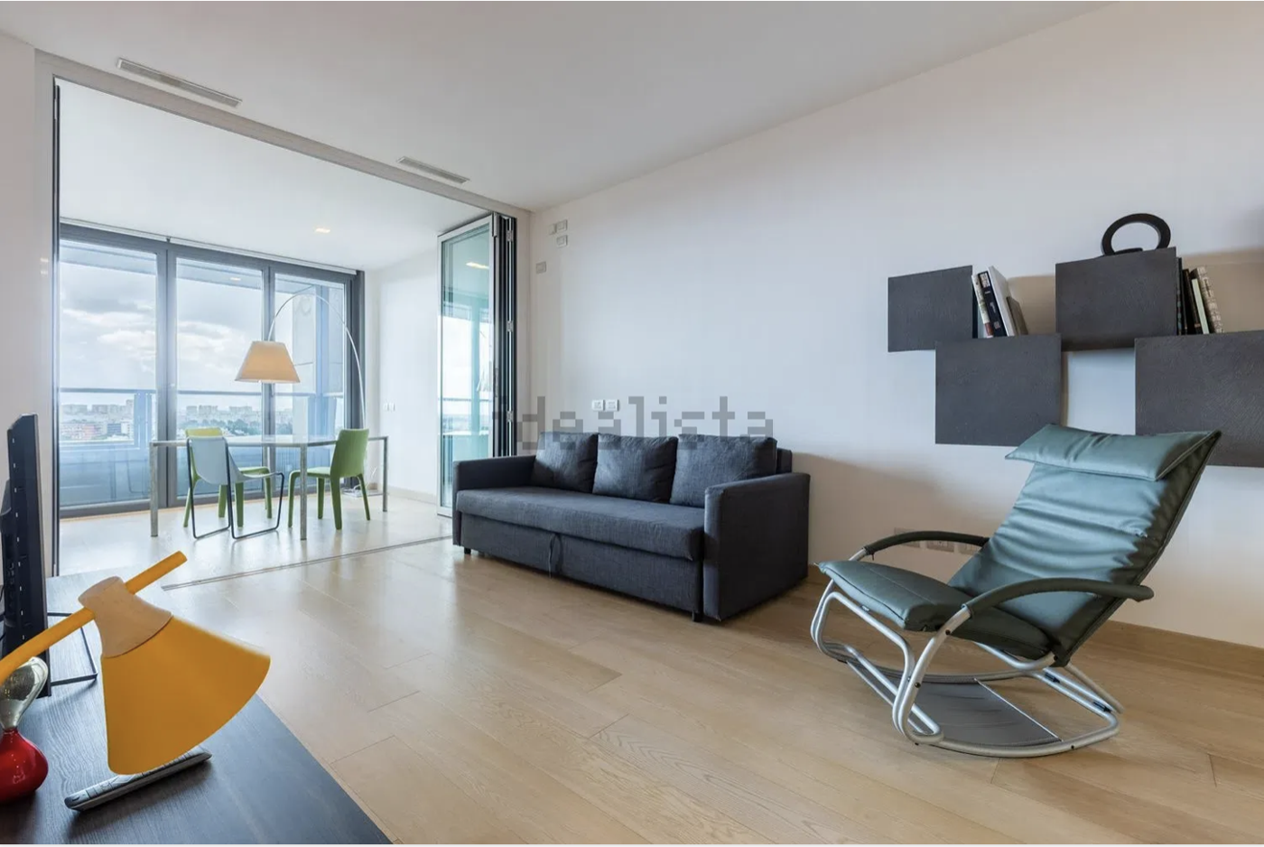 SOGGIORNO CON CUCINA A VISTA E TERRAZZO