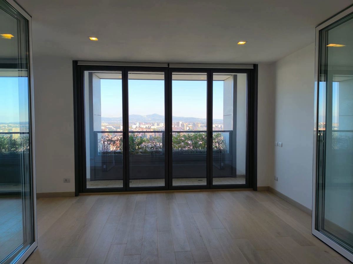 CAMERA CON AREA RELAX E TERRAZZO