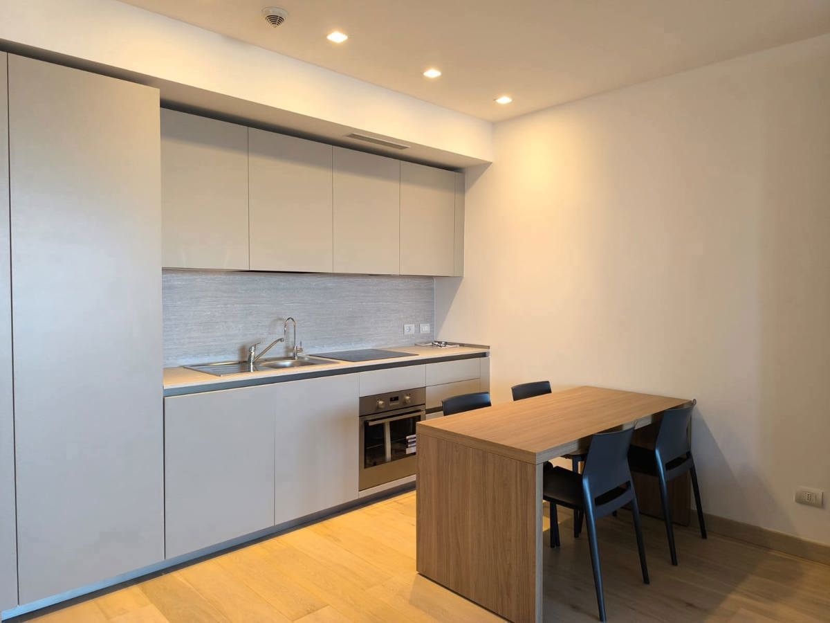 CUCINA A VISTA CON PENISOLA
