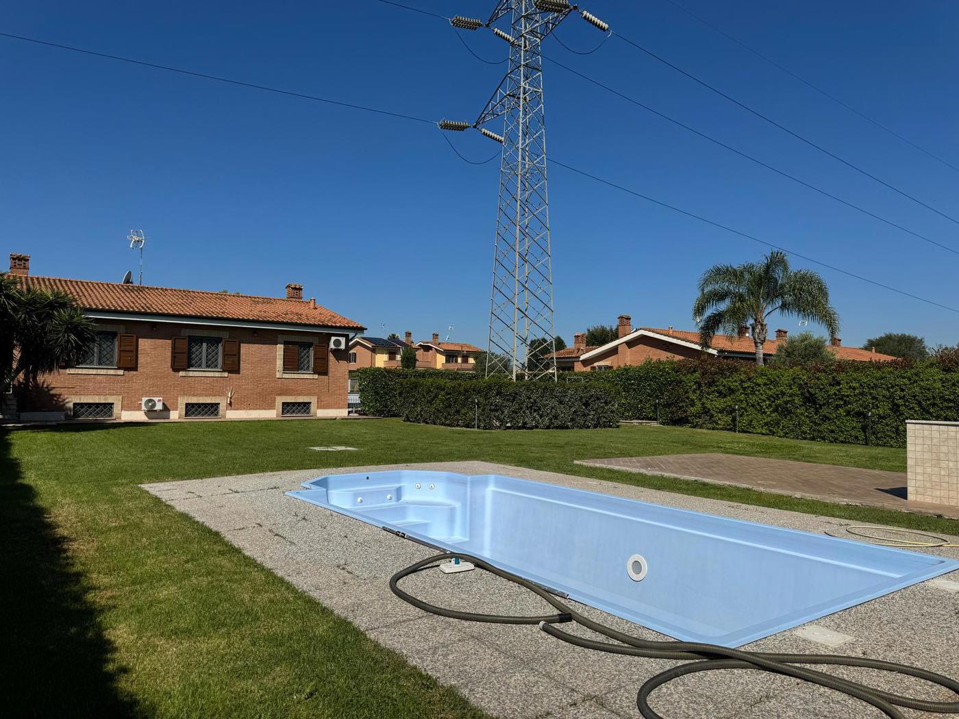 VILLA CON PISCINA