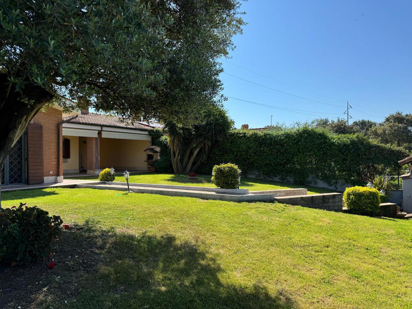 VILLA CON GIARDINO