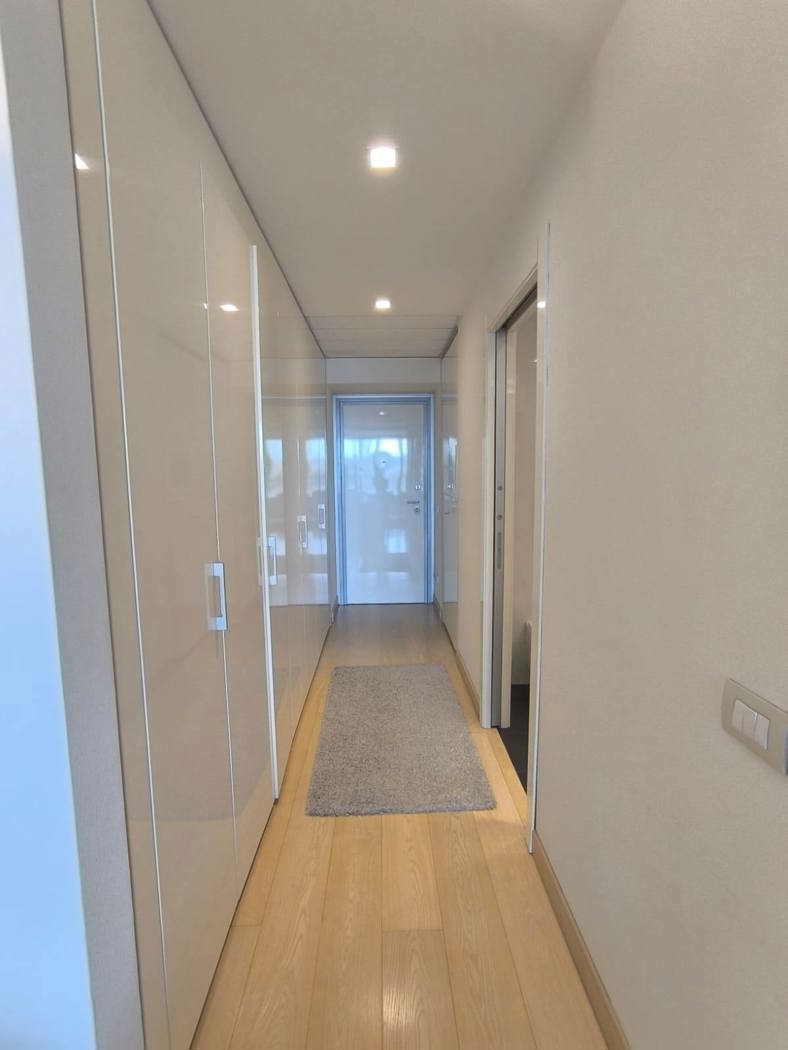 INGRESSO APPARTAMENTO CON ARMADIO A MURO