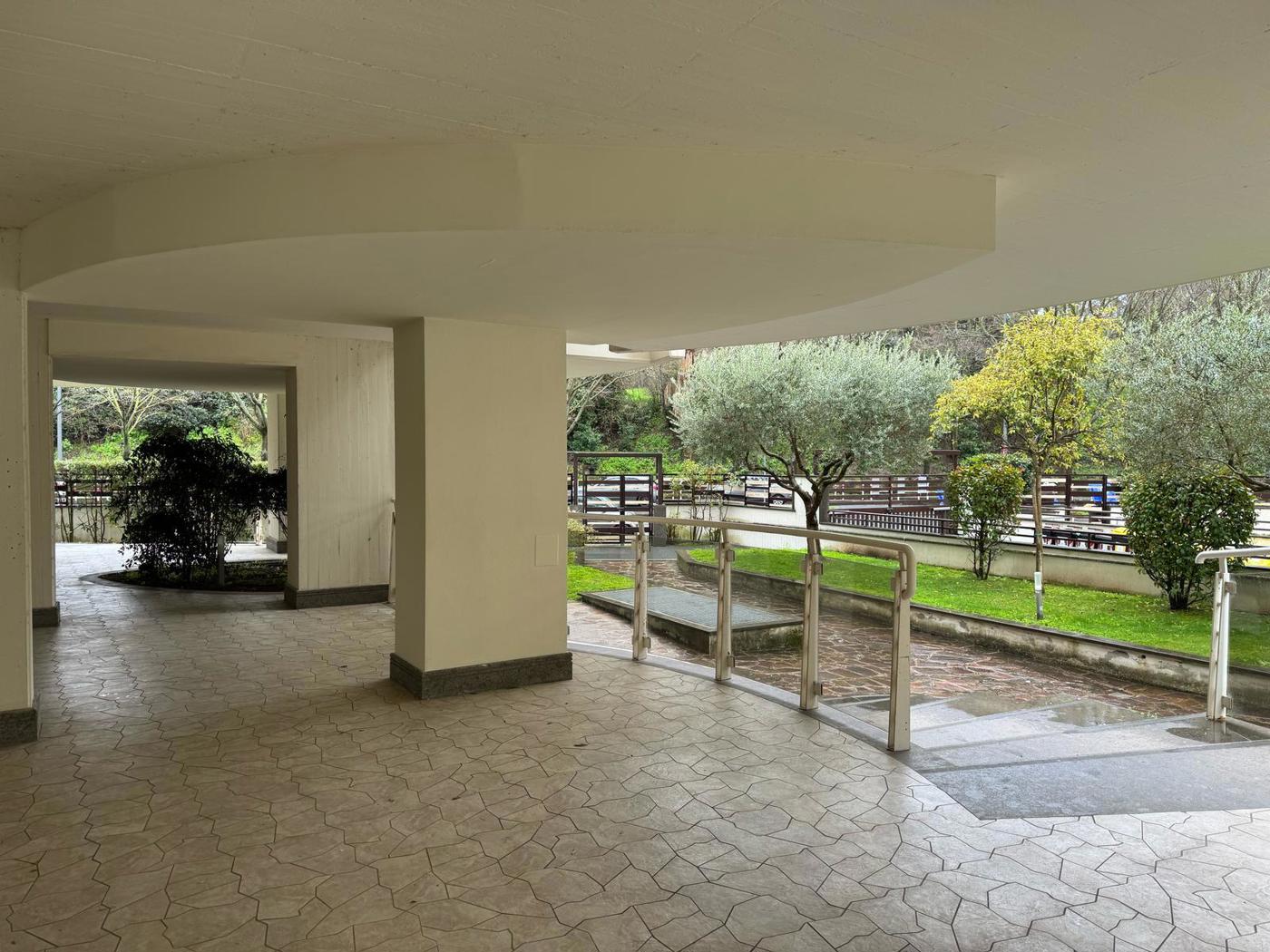 PORTONE INGRESSO PALAZZINA