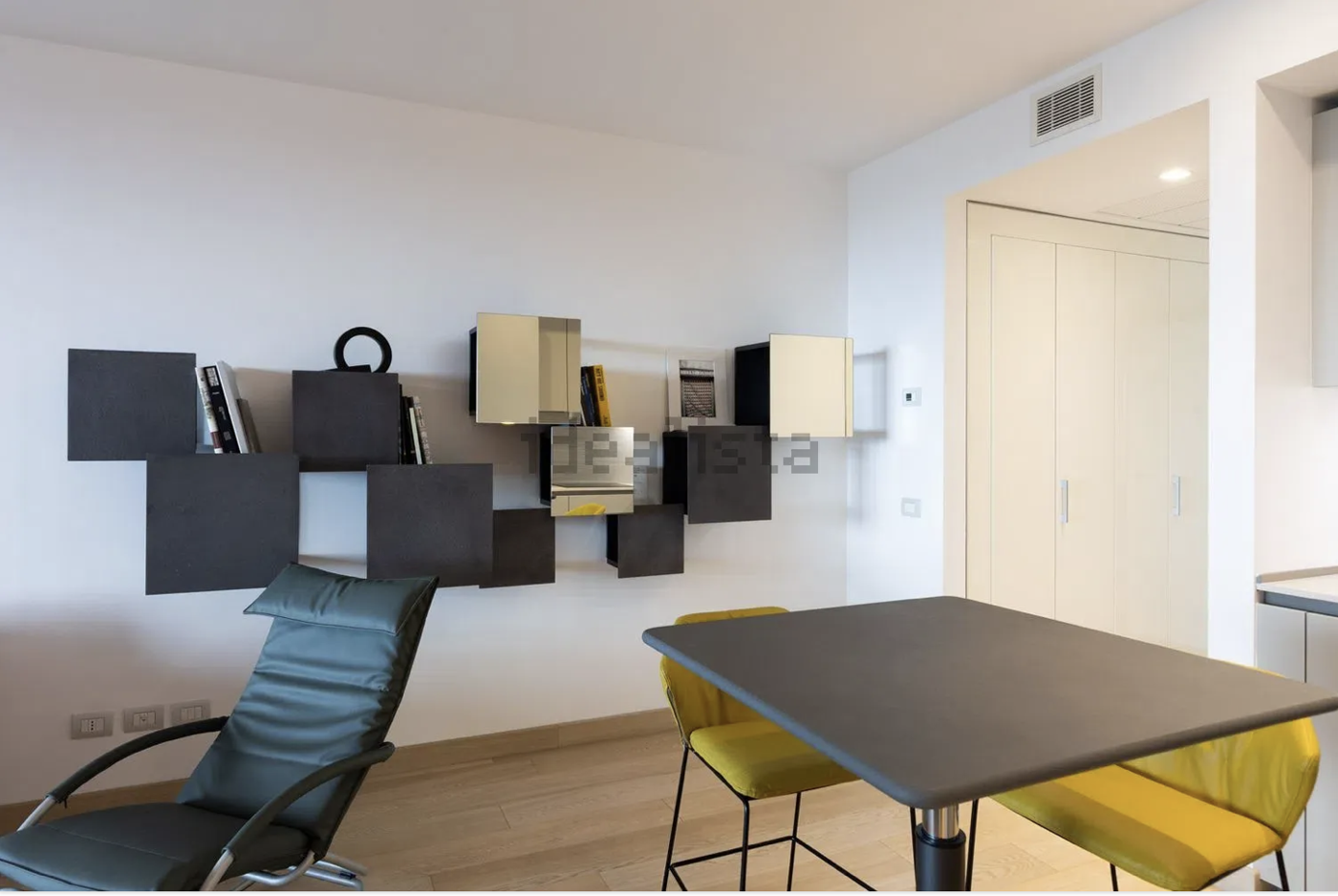 SOGGIORNO CON CUCINA A VISTA E TERRAZZO