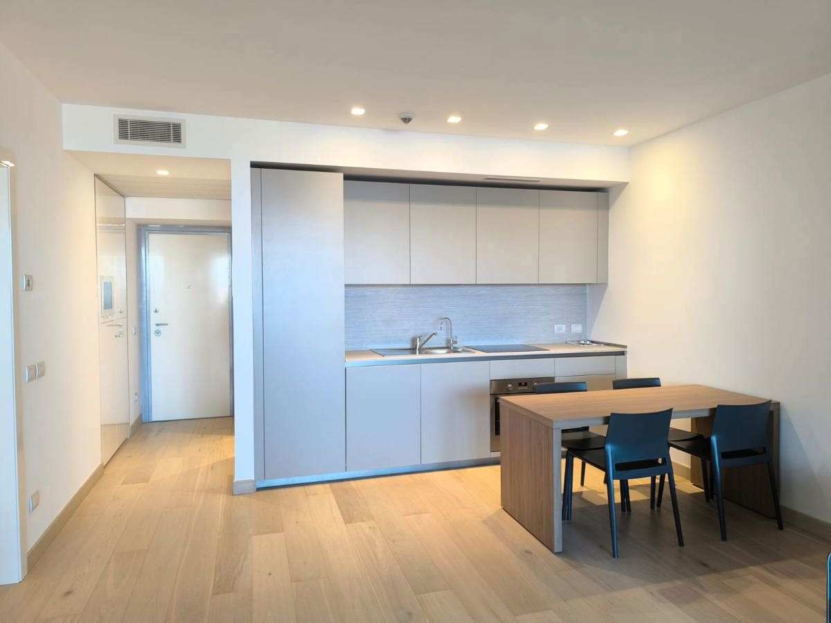 CUCINA A VISTA CON PENISOLA