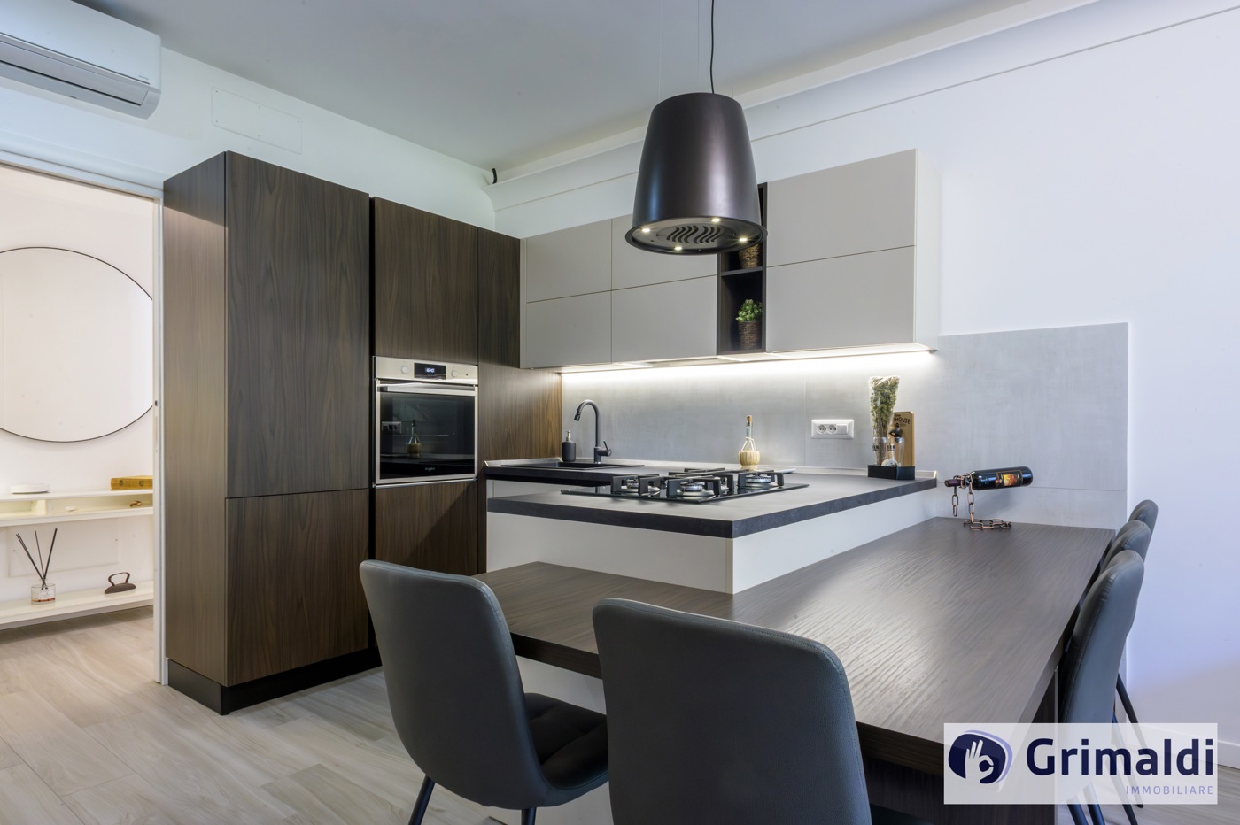 SALONE CON CUCINA A VISTA