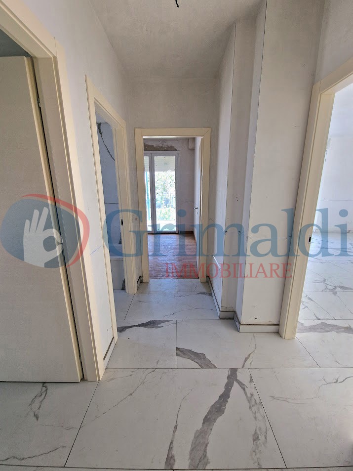 via gramsci trilocale con terrazzino 232.jpg