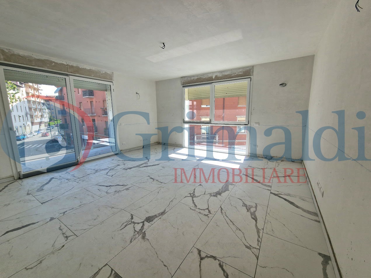 via gramsci trilocale con terrazzino 223.jpg