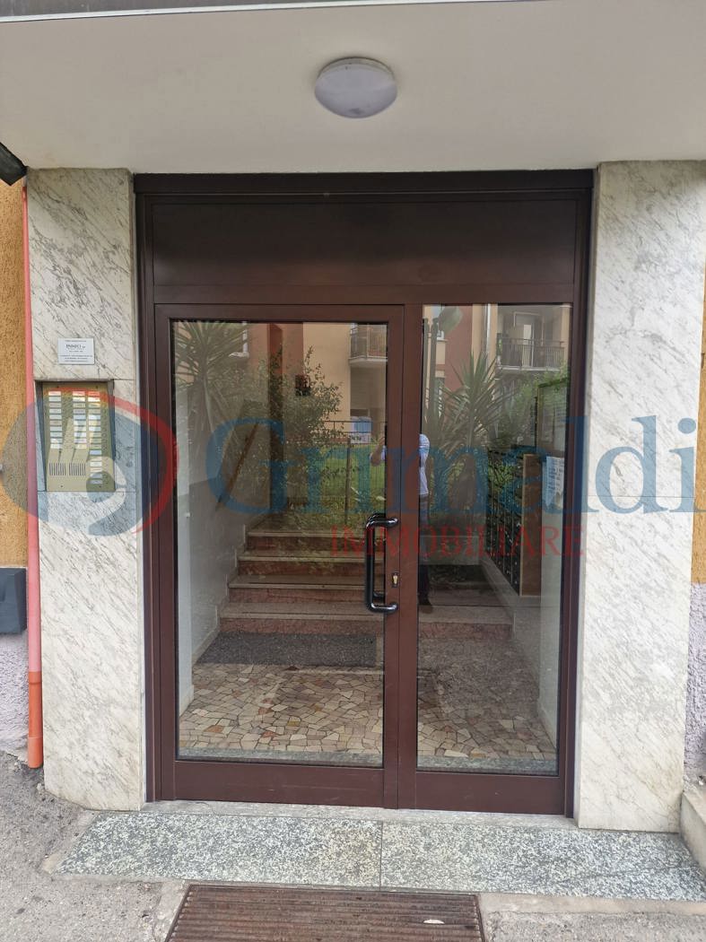 cormano via gramsci 2 locali arredato 9.jpg