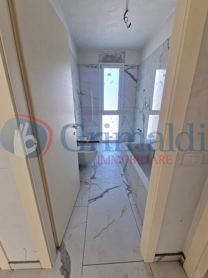 via gramsci trilocale con terrazzino 228.jpg