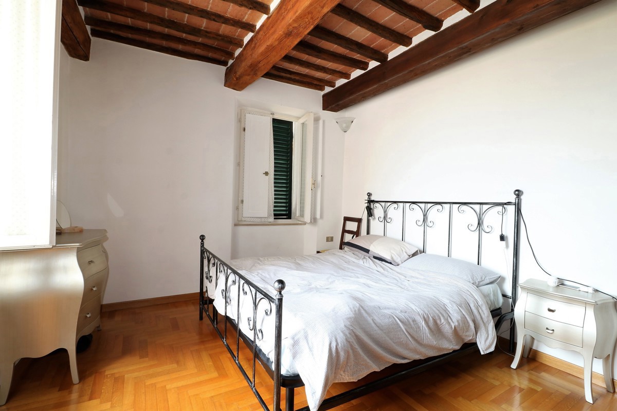 4 camera da letto (7).JPG