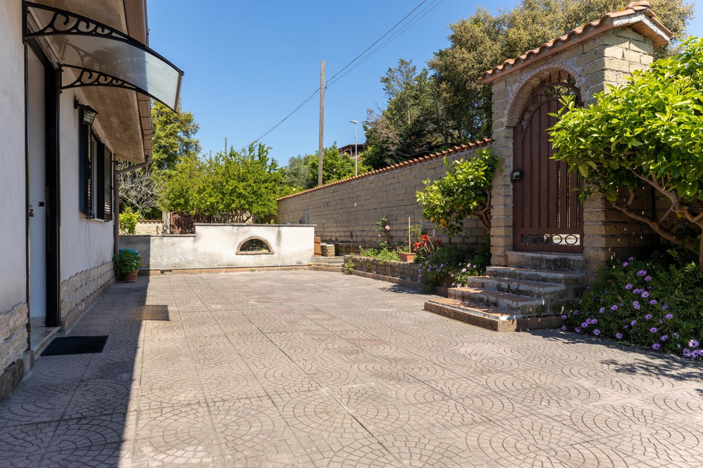 GIARDINO PAVIMENTATO