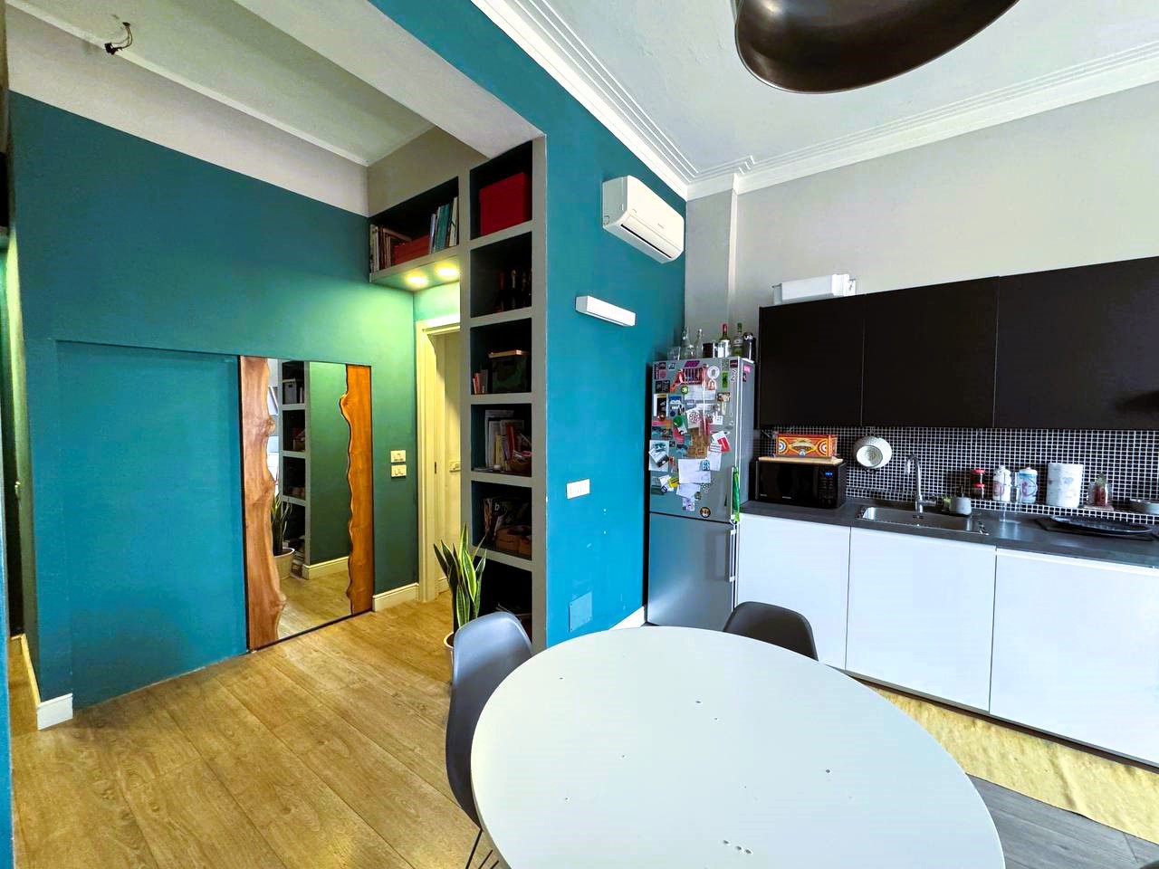 Soggiorno con cucina a vista