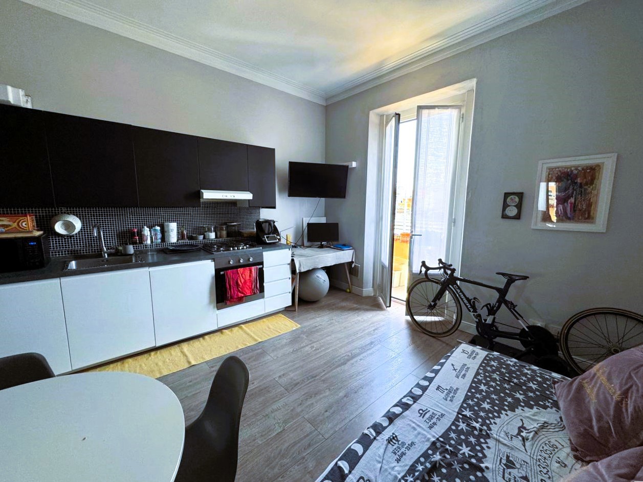 Soggiorno con cucina a vista