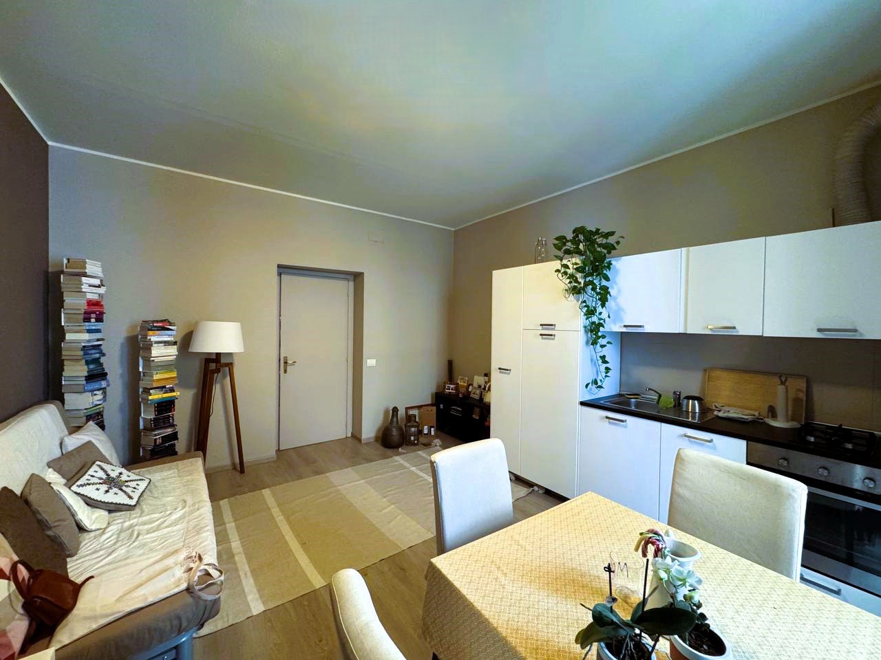 Soggiorno con cucina a vista