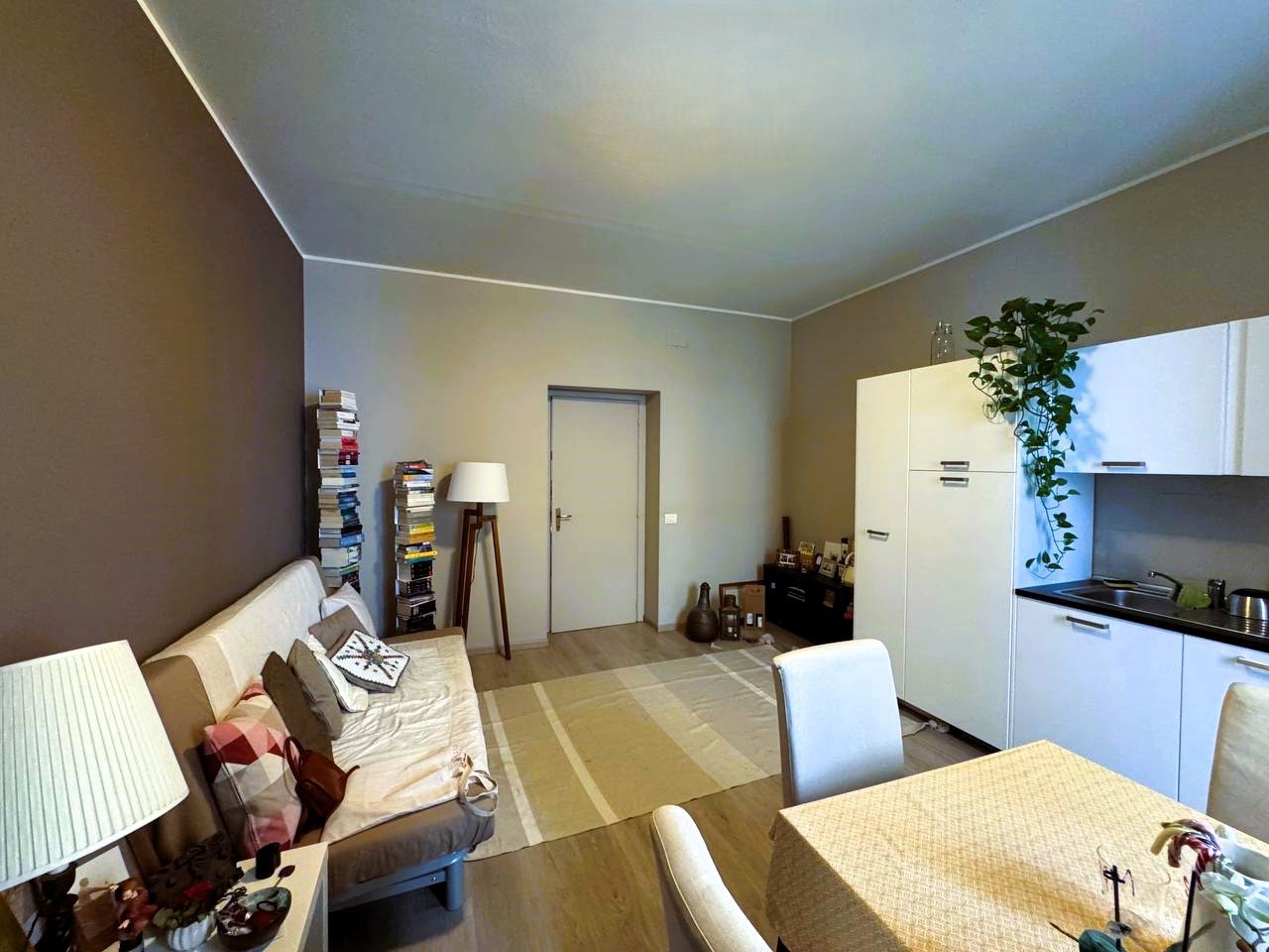 Soggiorno con cucina a vista