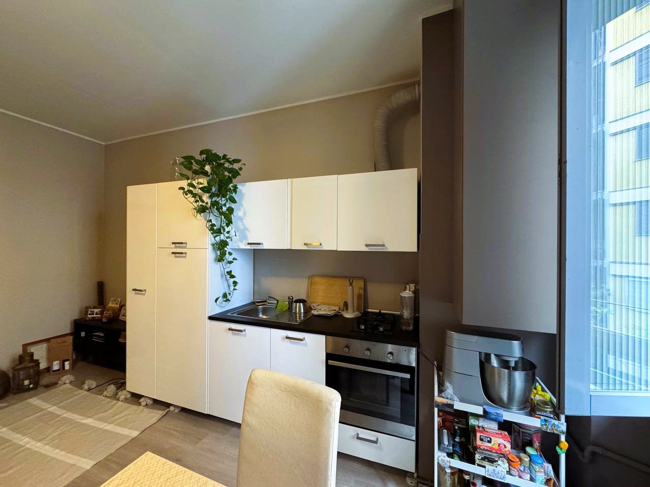 Soggiorno con cucina a vista