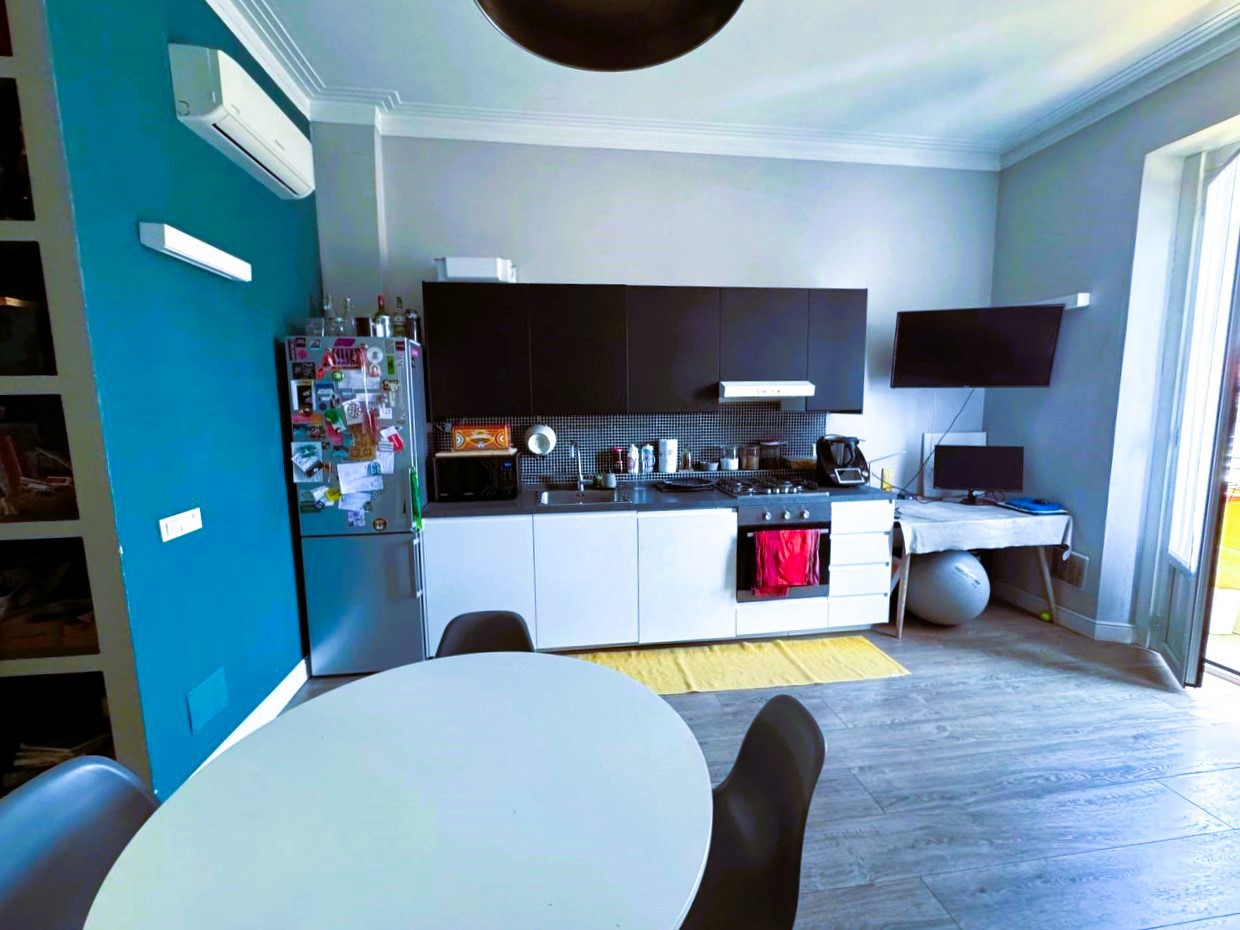 Soggiorno con cucina a vista