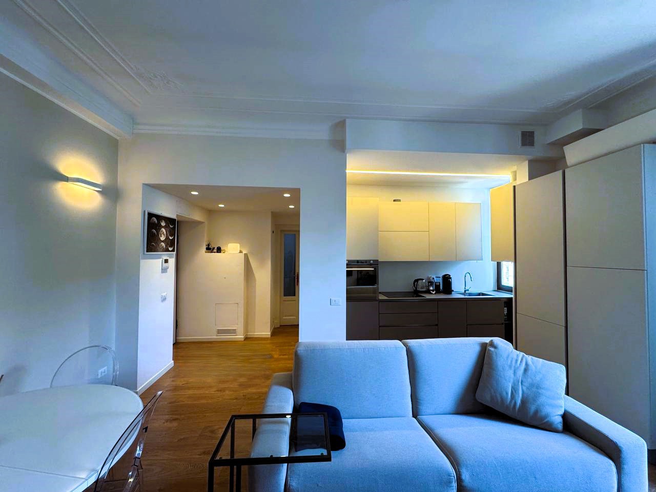 Soggiorno con cucina a vista