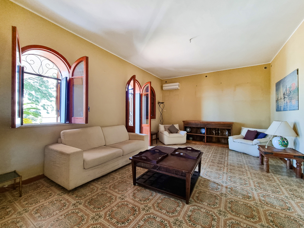 SALONE