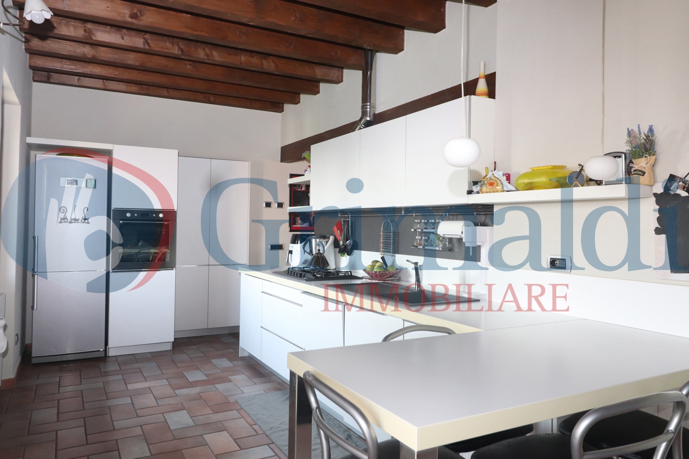 vista cucina 2 e77.JPG