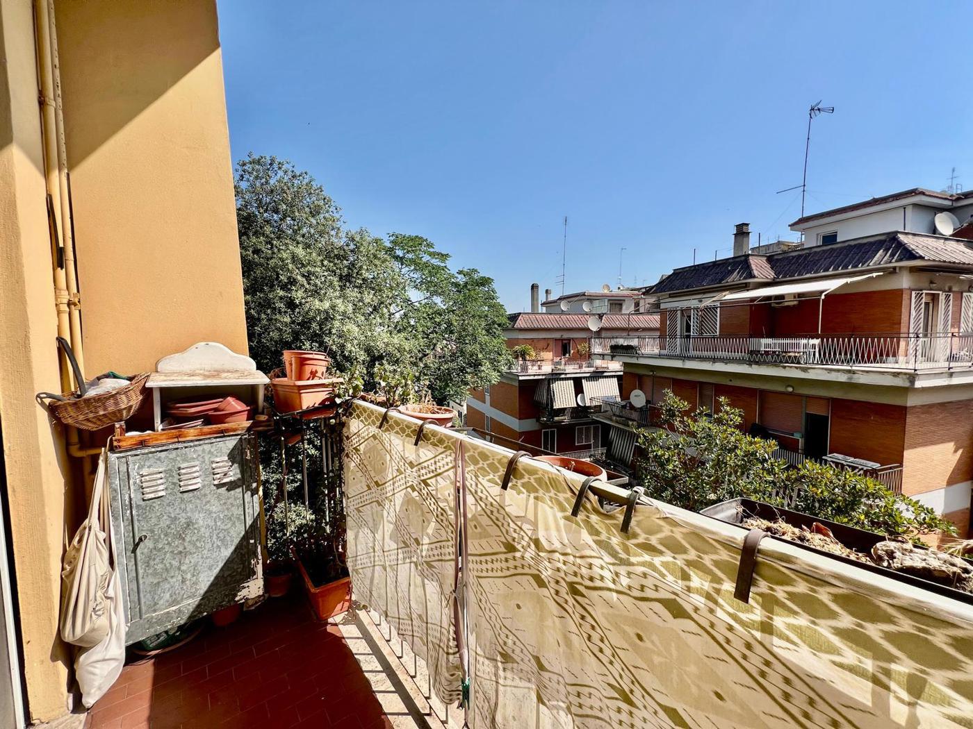 N. 11 - SEGUE IL SECONDO BALCONE - dopo camera, è il secondo balcone.jpeg