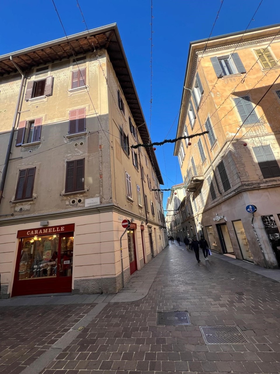 Contesto esterno - via Luini centro storico