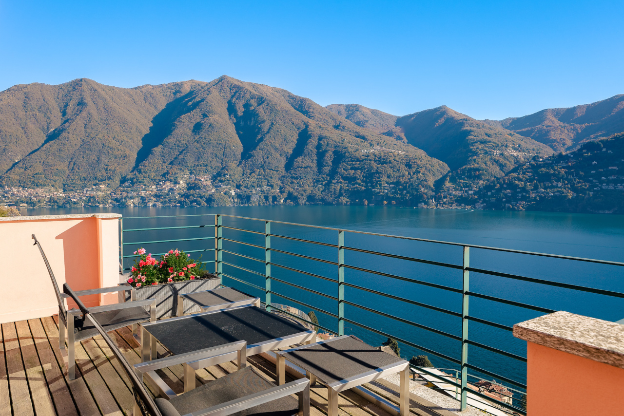 Terrazzo con vista lago