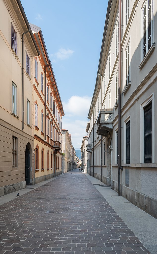 Via Volta centro storico
