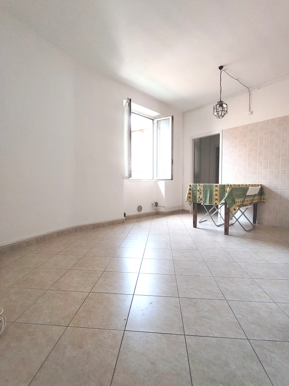 Zona giorno con cucina 