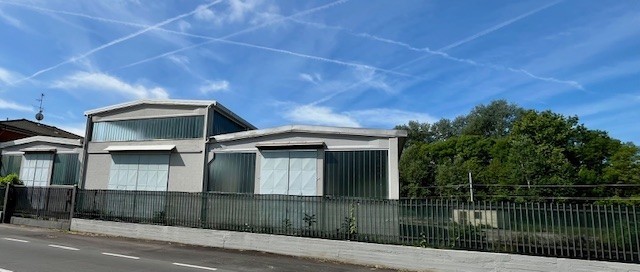 Esterno fronte capannone da strada