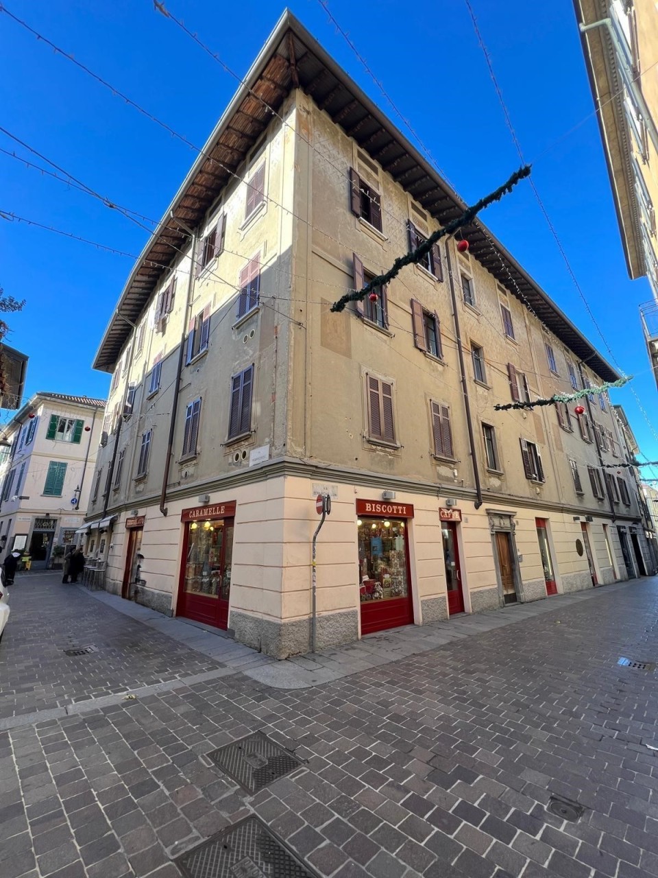 Contesto esterno - via Luini centro storico