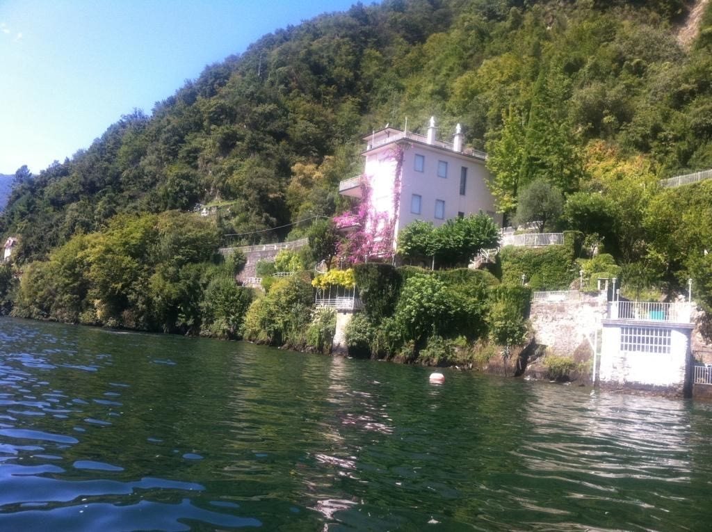 Visuale villa sul lago