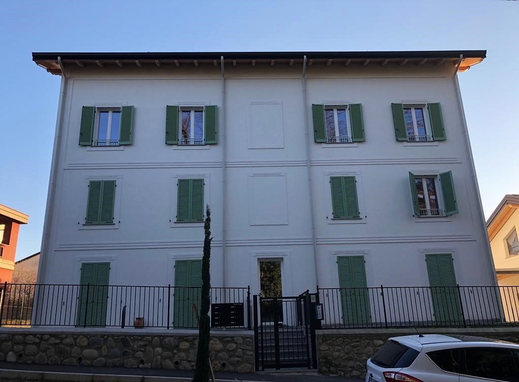 Fronte contesto ingresso- Villa Romano