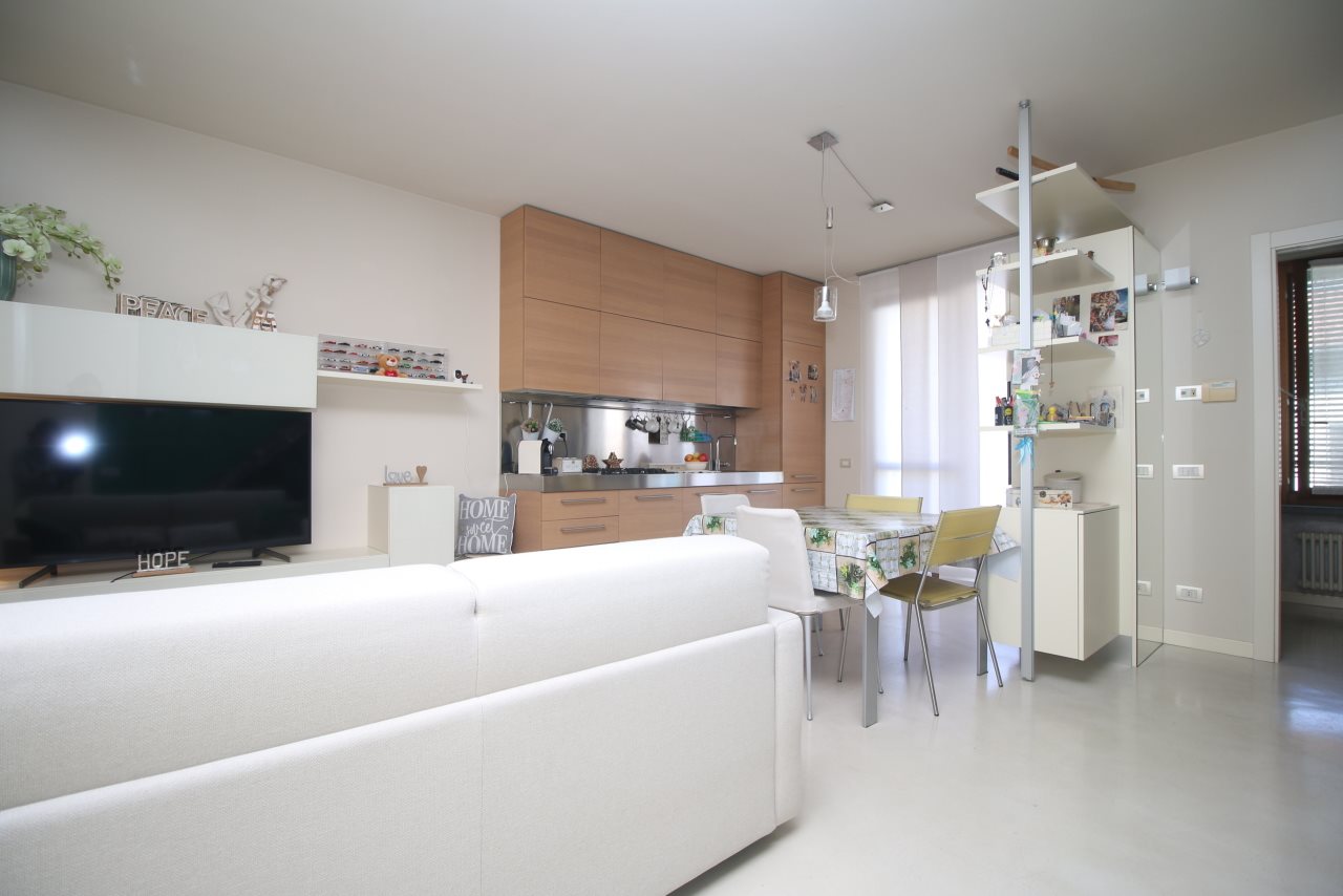 Zona living con cucina a vista