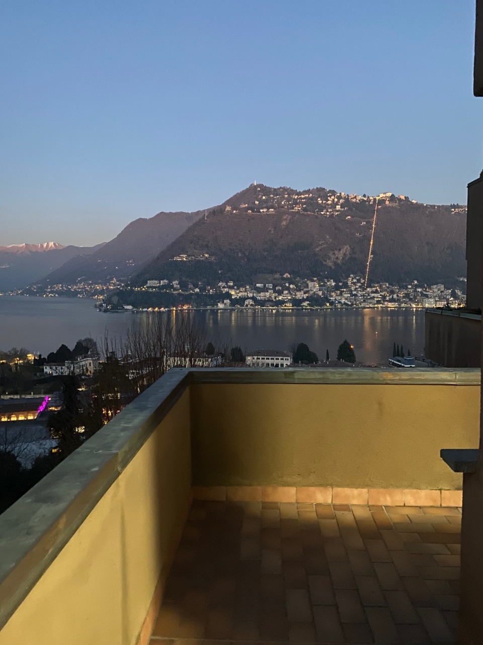 Vista serale da balcone 