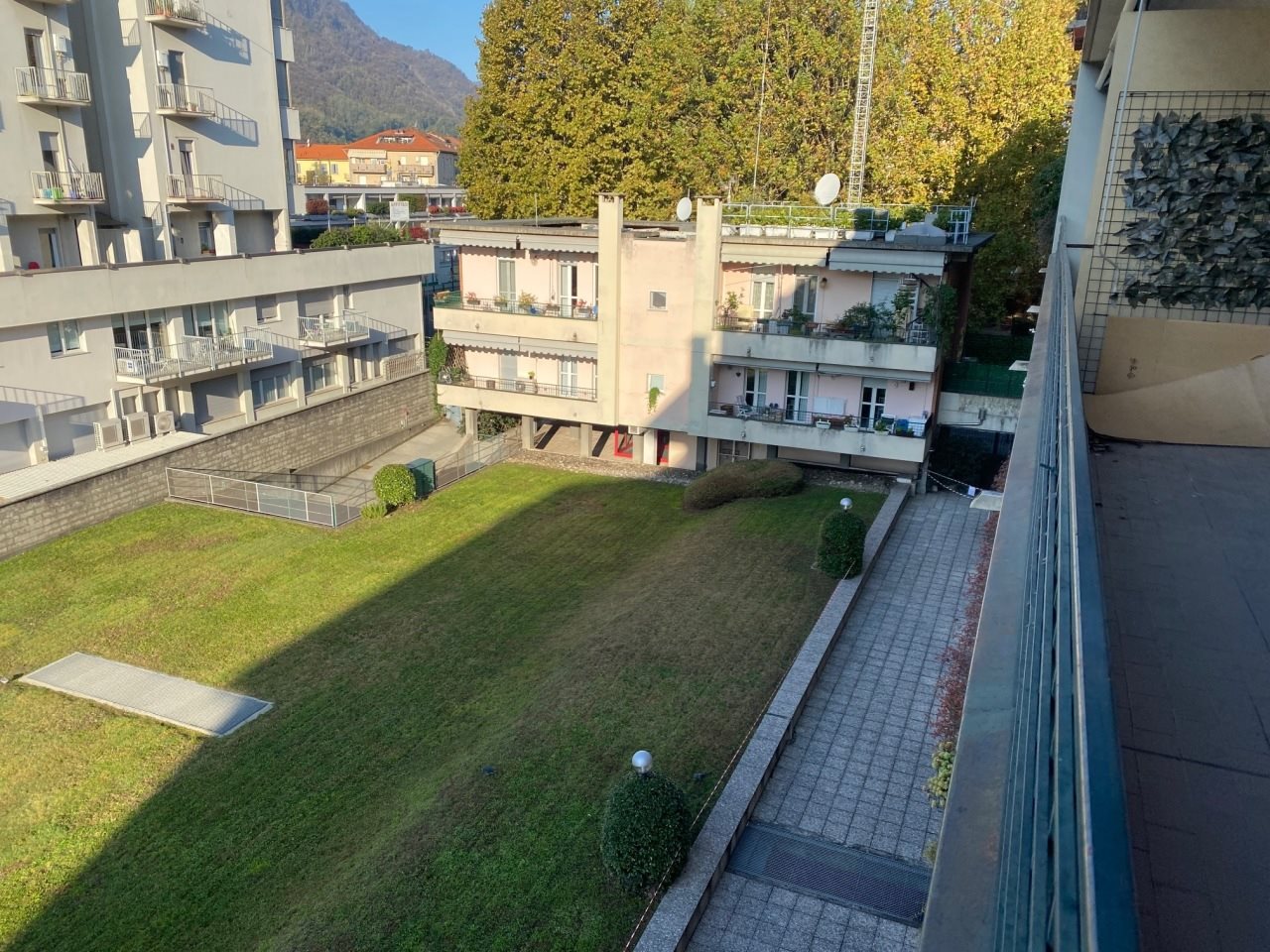 Vista su giardino condominiale