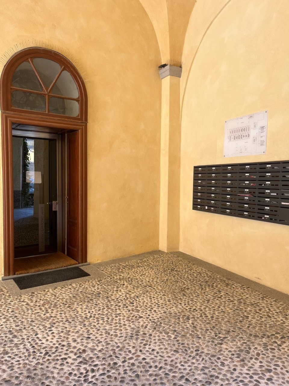 Ingresso condominiale