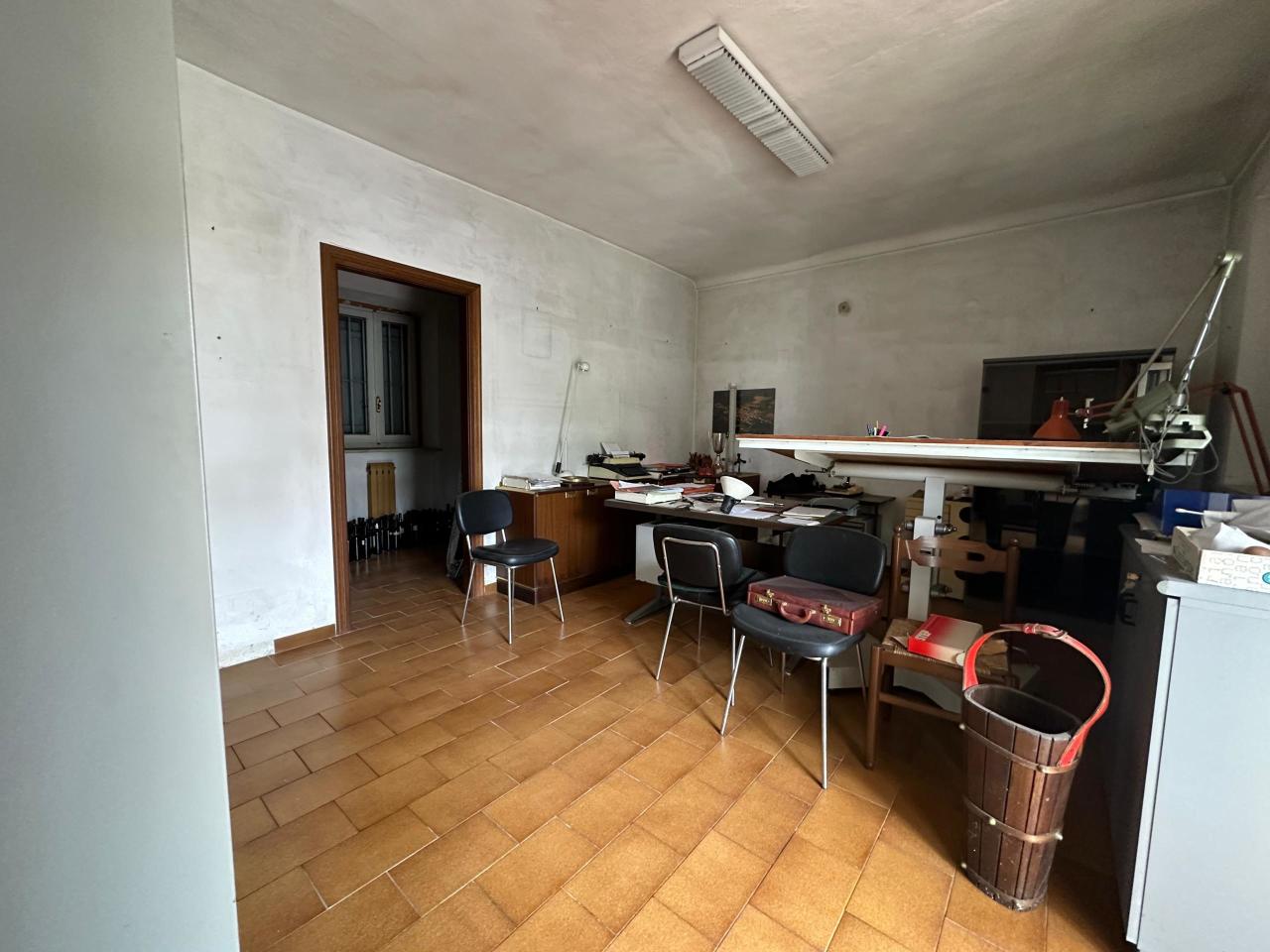 9cb06b26-da39-4b03-9b38-28988173fe0a.jpg