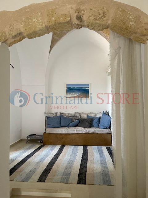 living with vaulted cealing  (2)_result.jpg