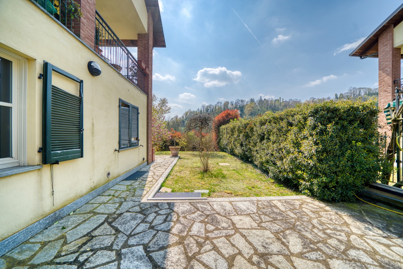 37 giardino lato ovest.jpeg