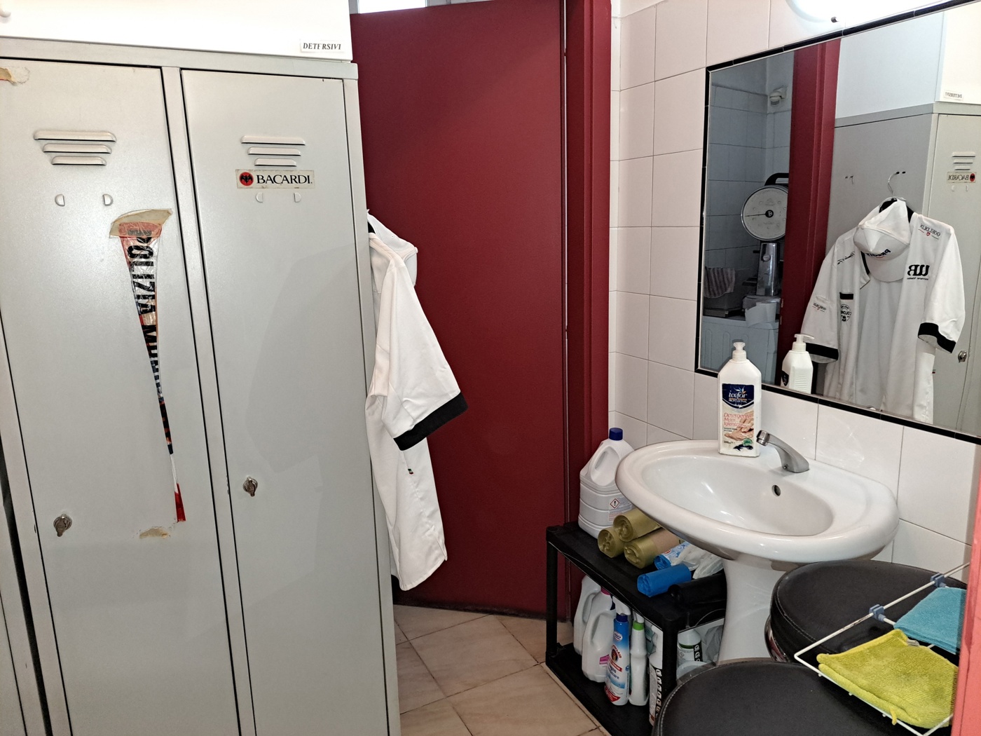 21 spogliatoio bagno.jpg