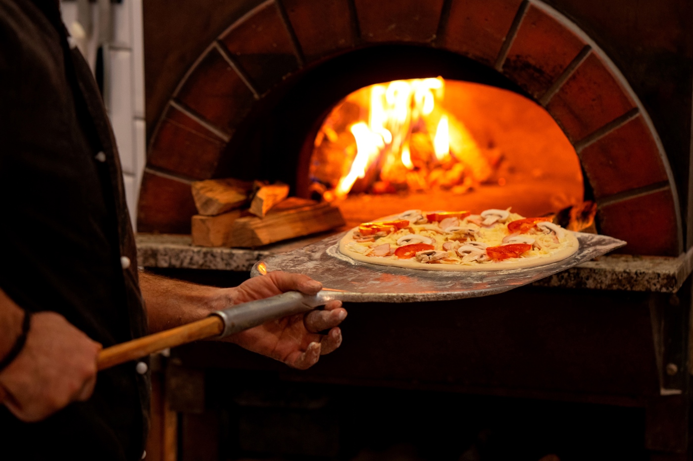 26 Pizza in forno a legna.jpg