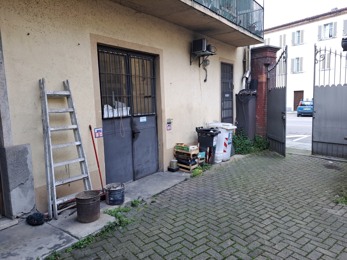 24 Accesso da cortile.jpg